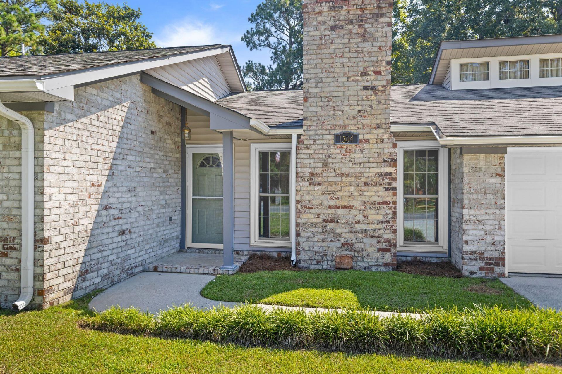 1304 Hampton Drive Photo 3