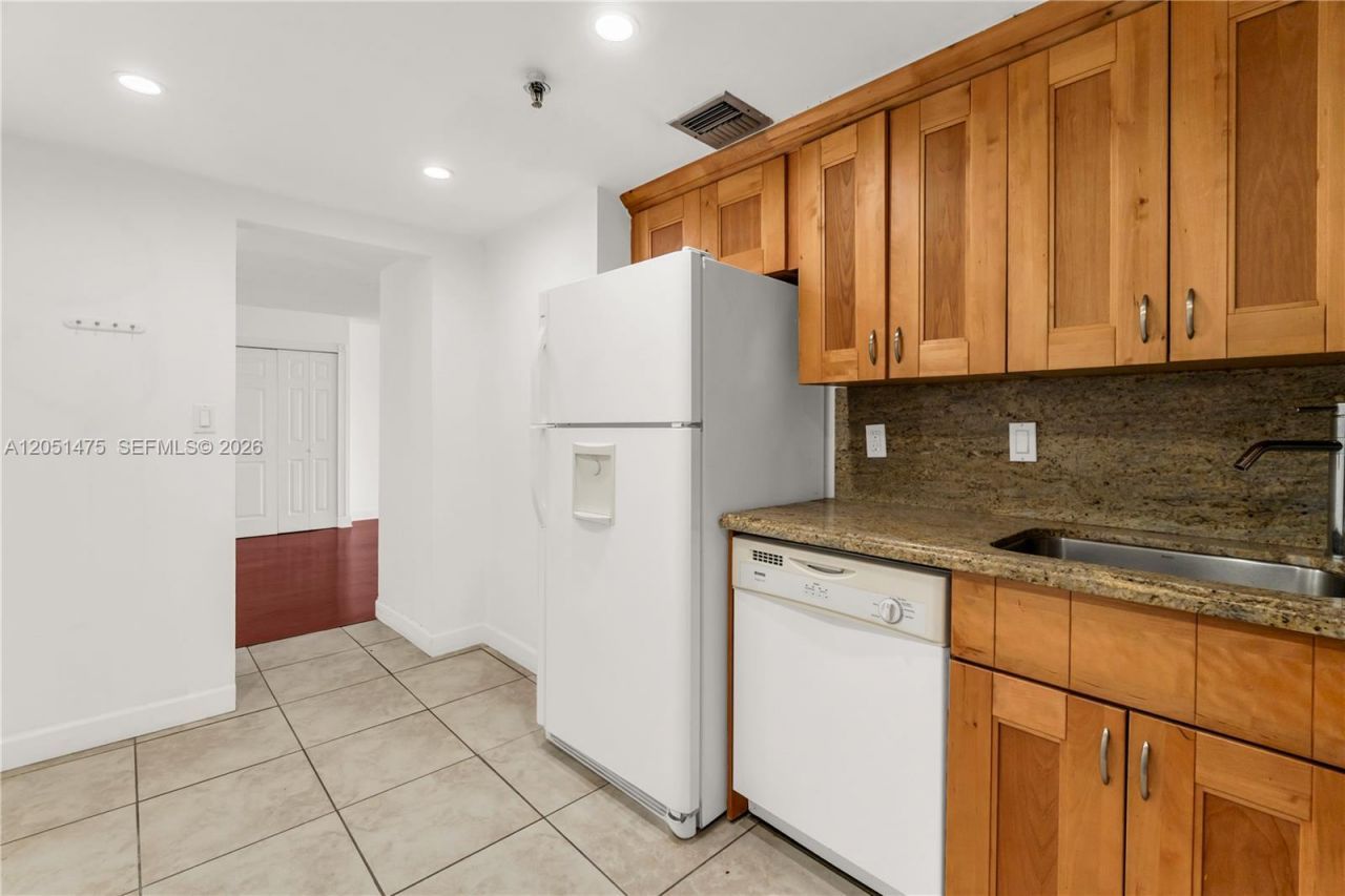 20515 E Country Club Dr , Unit 248, Aventura, FL 33180 Photo