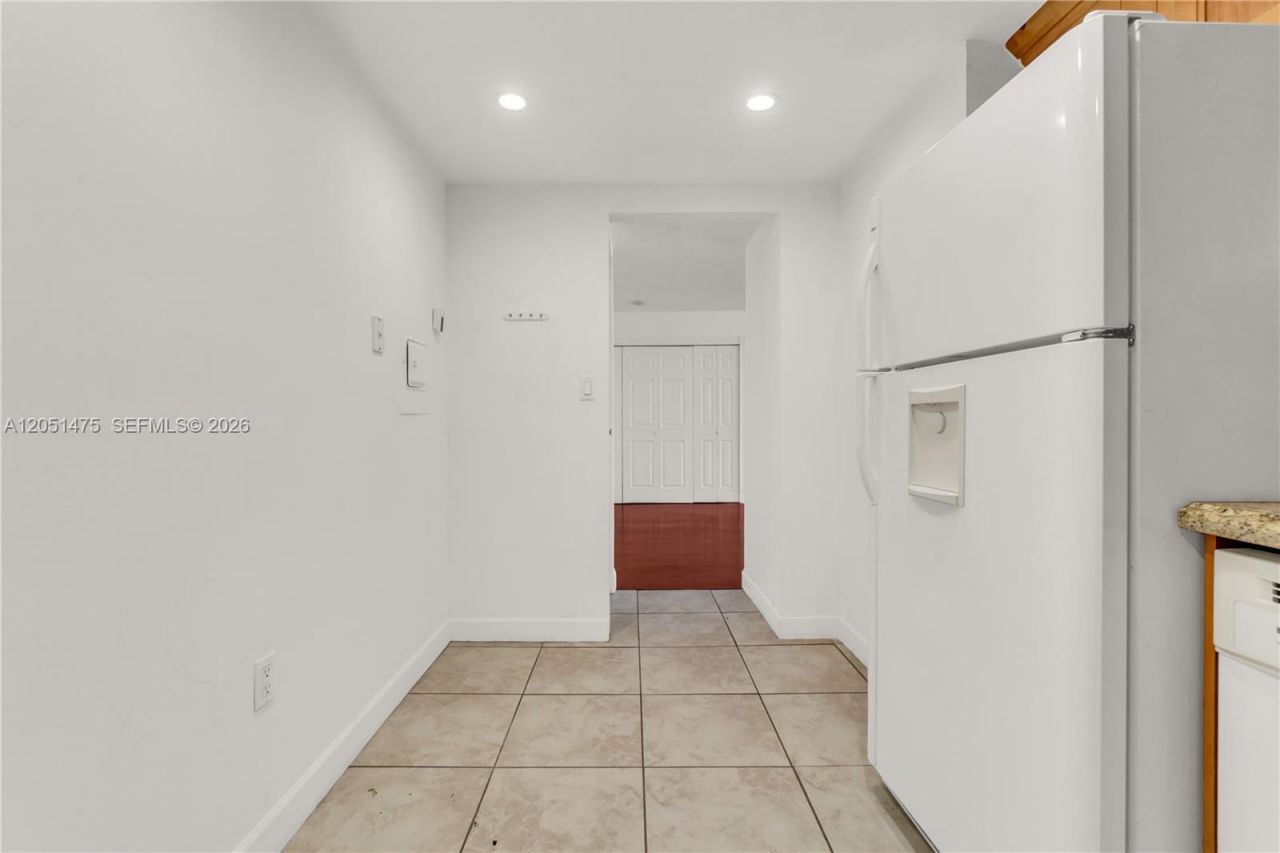 20515 E Country Club Dr , Unit 248, Aventura, FL 33180 Photo