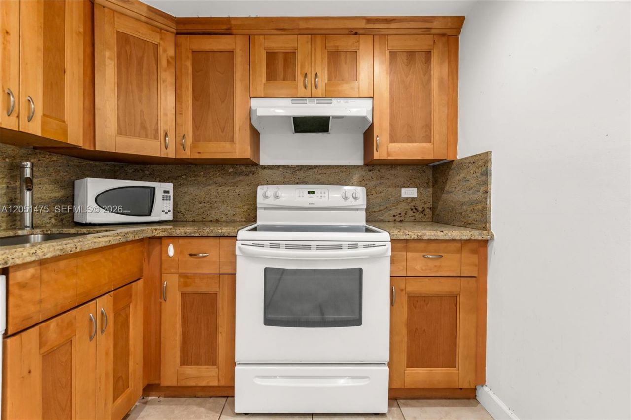 20515 E Country Club Dr , Unit 248, Aventura, FL 33180 Photo
