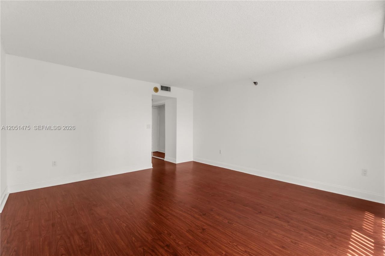 20515 E Country Club Dr , Unit 248, Aventura, FL 33180 Photo