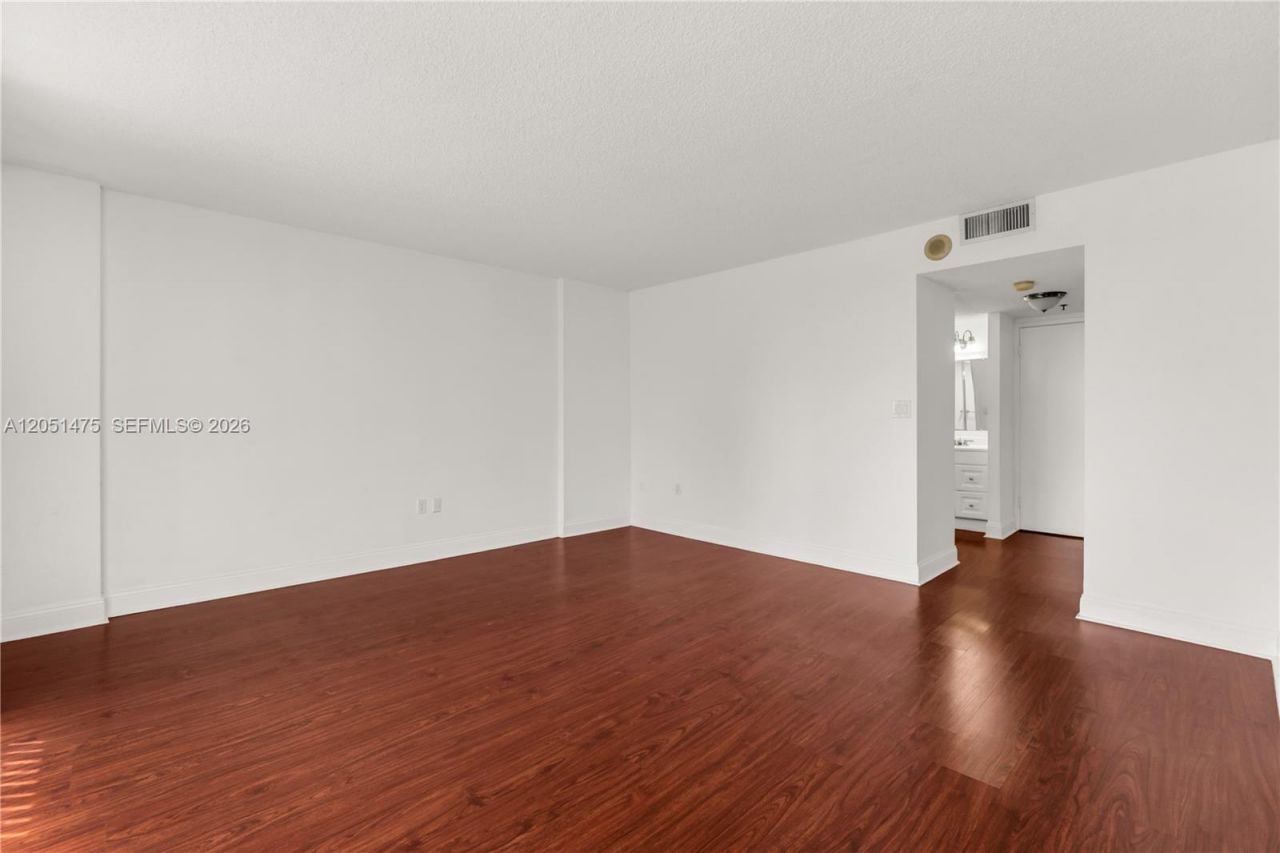 20515 E Country Club Dr , Unit 248, Aventura, FL 33180 Photo