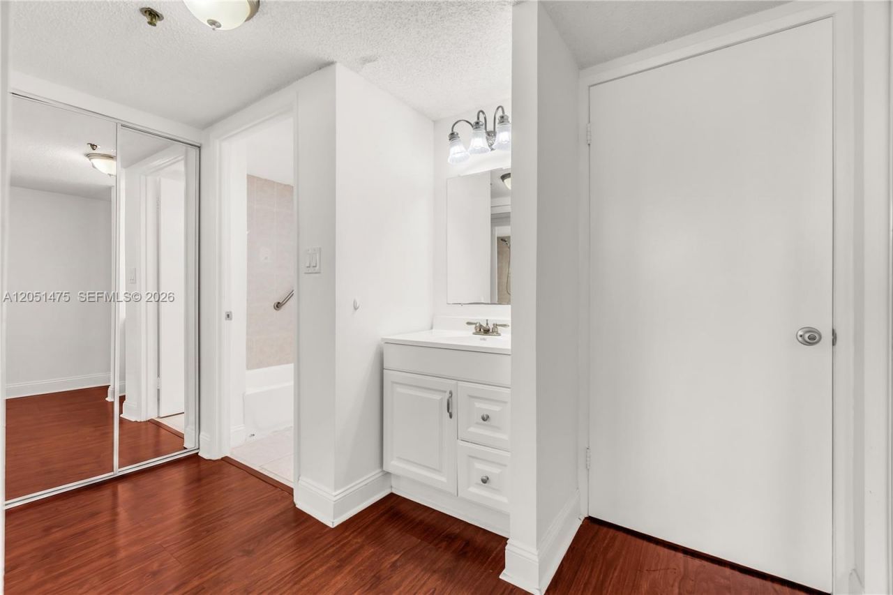 20515 E Country Club Dr , Unit 248, Aventura, FL 33180 Photo