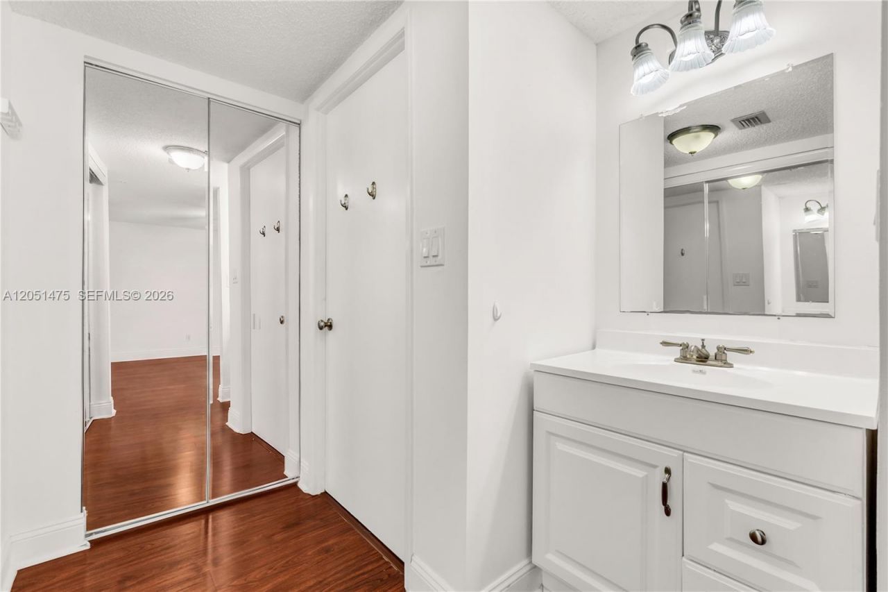 20515 E Country Club Dr , Unit 248, Aventura, FL 33180 Photo