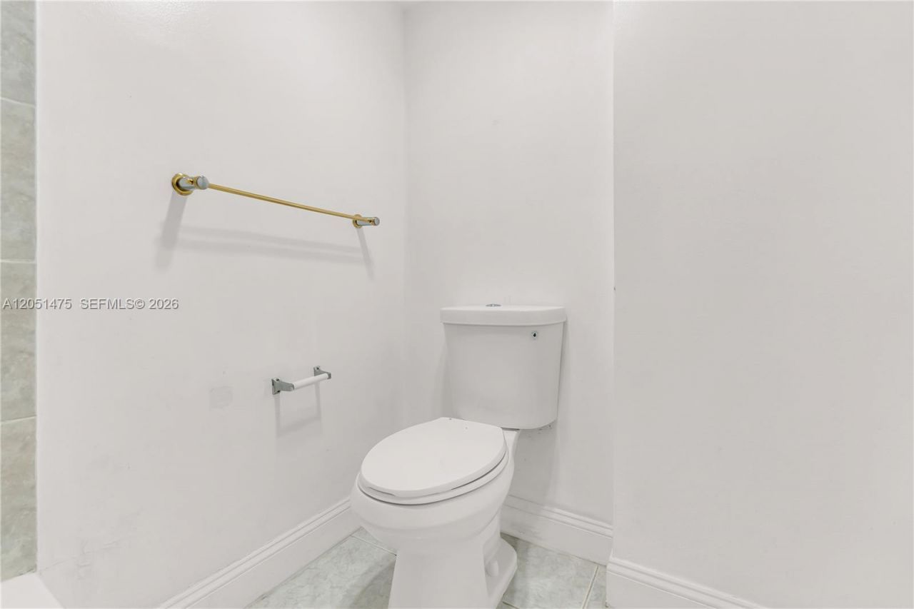 20515 E Country Club Dr , Unit 248, Aventura, FL 33180 Photo