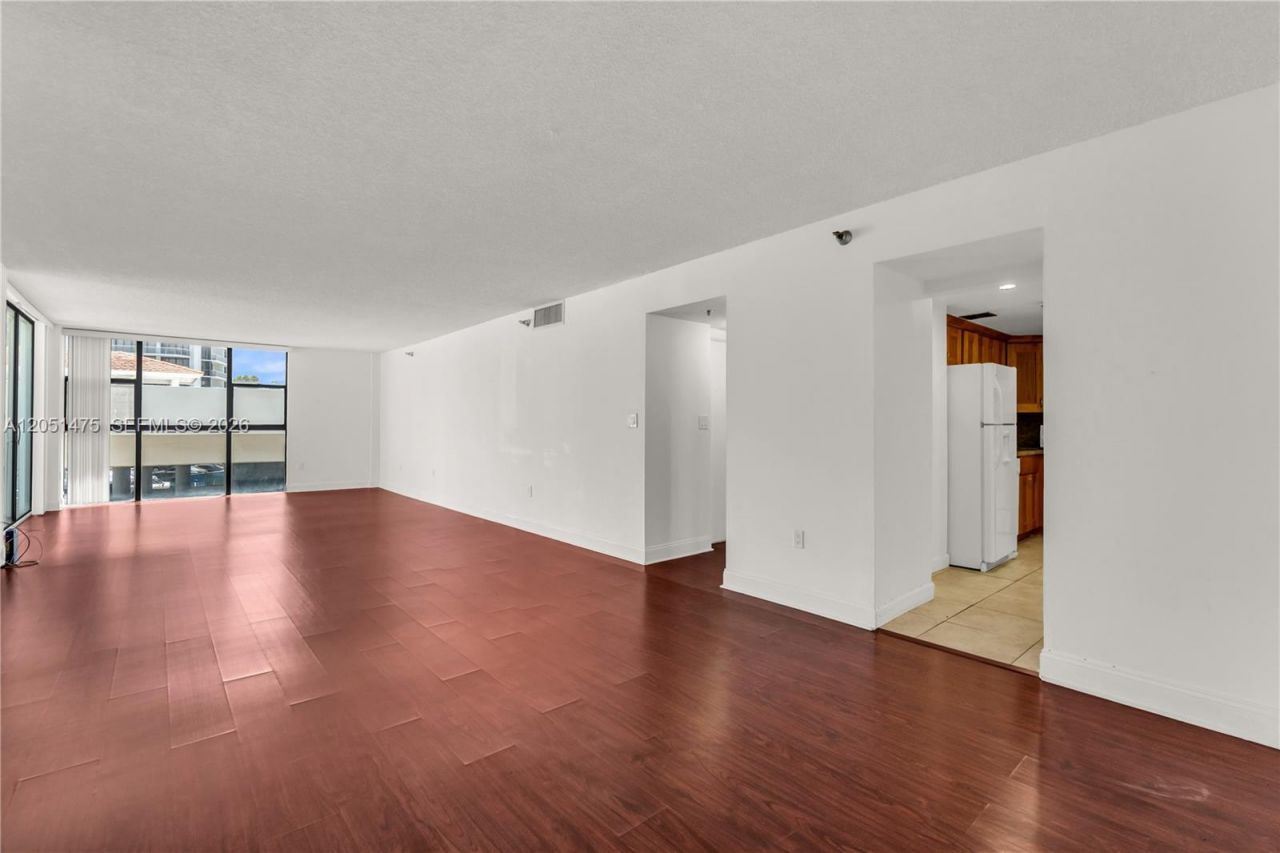 20515 E Country Club Dr , Unit 248, Aventura, FL 33180 Photo