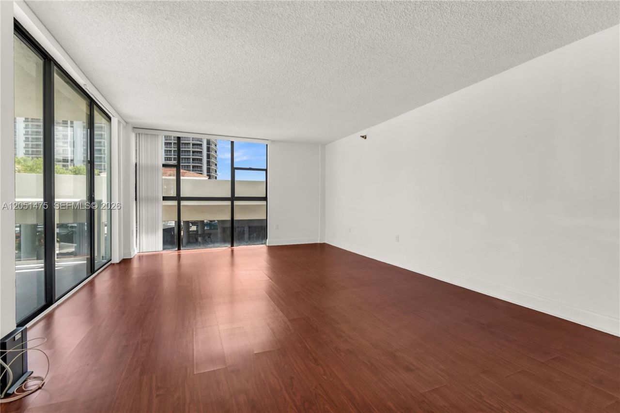 20515 E Country Club Dr , Unit 248, Aventura, FL 33180 Photo