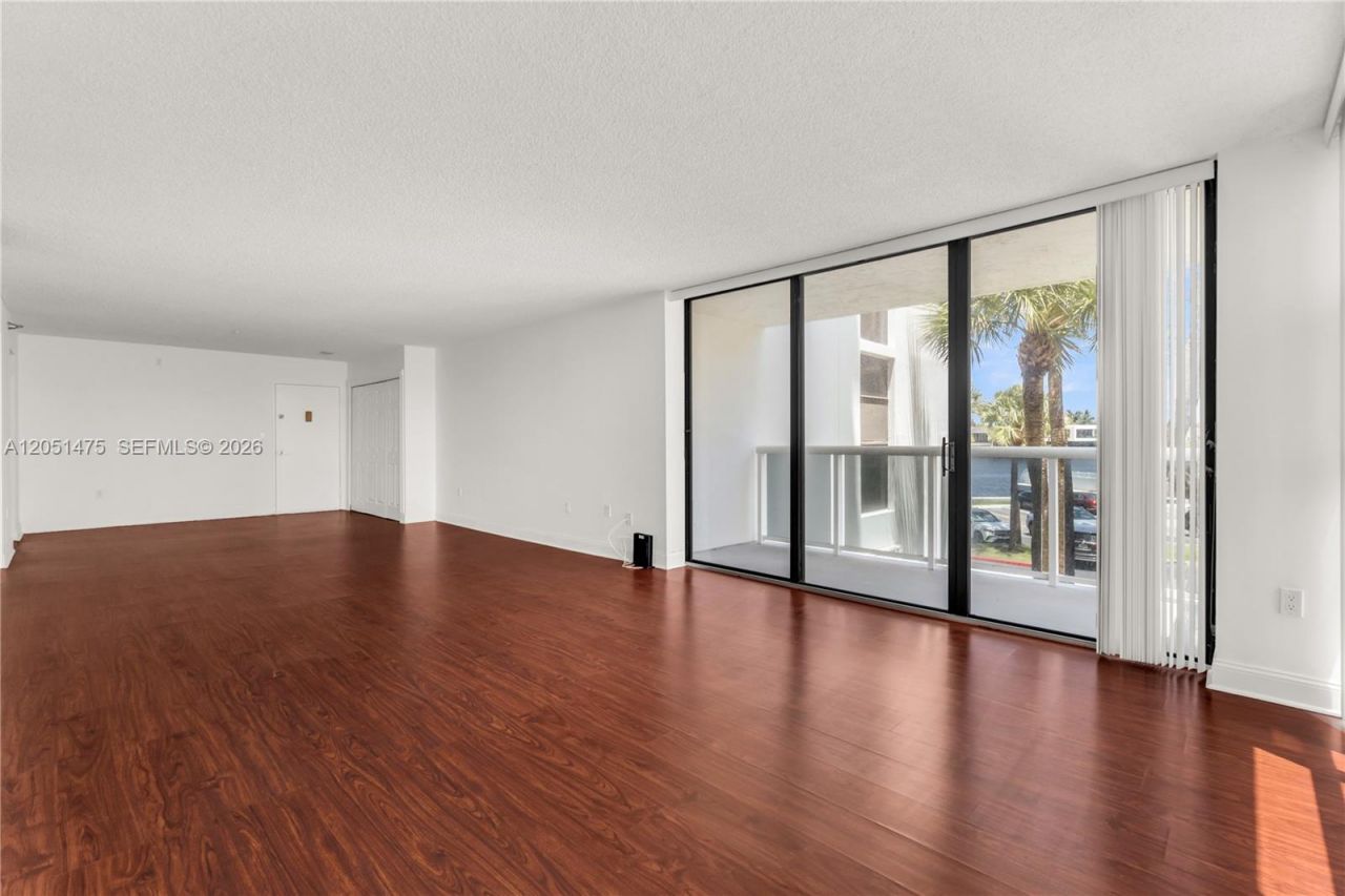 20515 E Country Club Dr , Unit 248, Aventura, FL 33180 Photo
