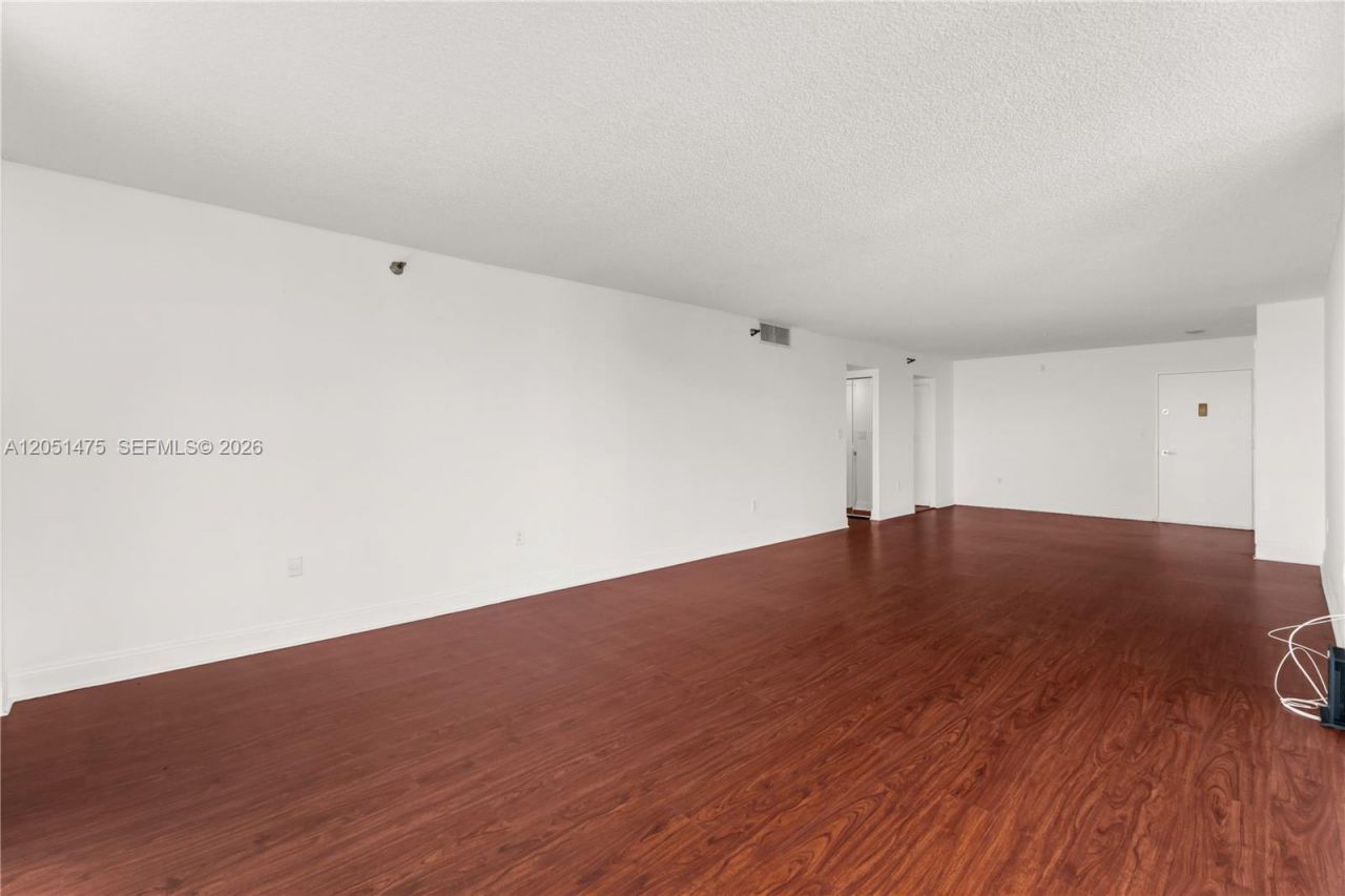 20515 E Country Club Dr , Unit 248, Aventura, FL 33180 Photo