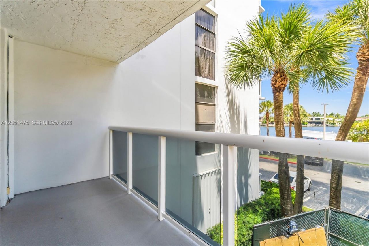 20515 E Country Club Dr , Unit 248, Aventura, FL 33180 Photo