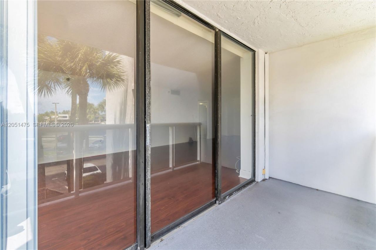 20515 E Country Club Dr , Unit 248, Aventura, FL 33180 Photo