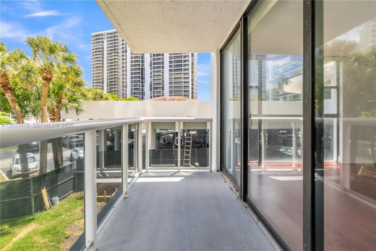 20515 E Country Club Dr , Unit 248, Aventura, FL 33180 Photo