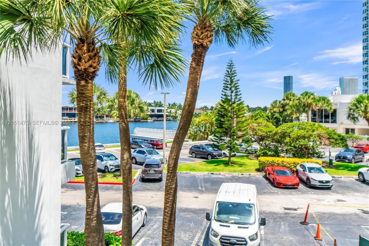 20515 E Country Club Dr , Unit 248, Aventura, FL 33180 Photo