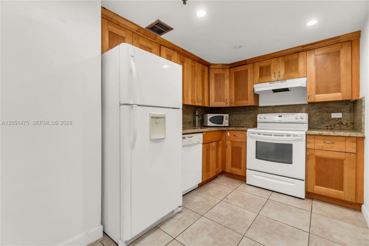 20515 E Country Club Dr , Unit 248, Aventura, FL 33180 Photo