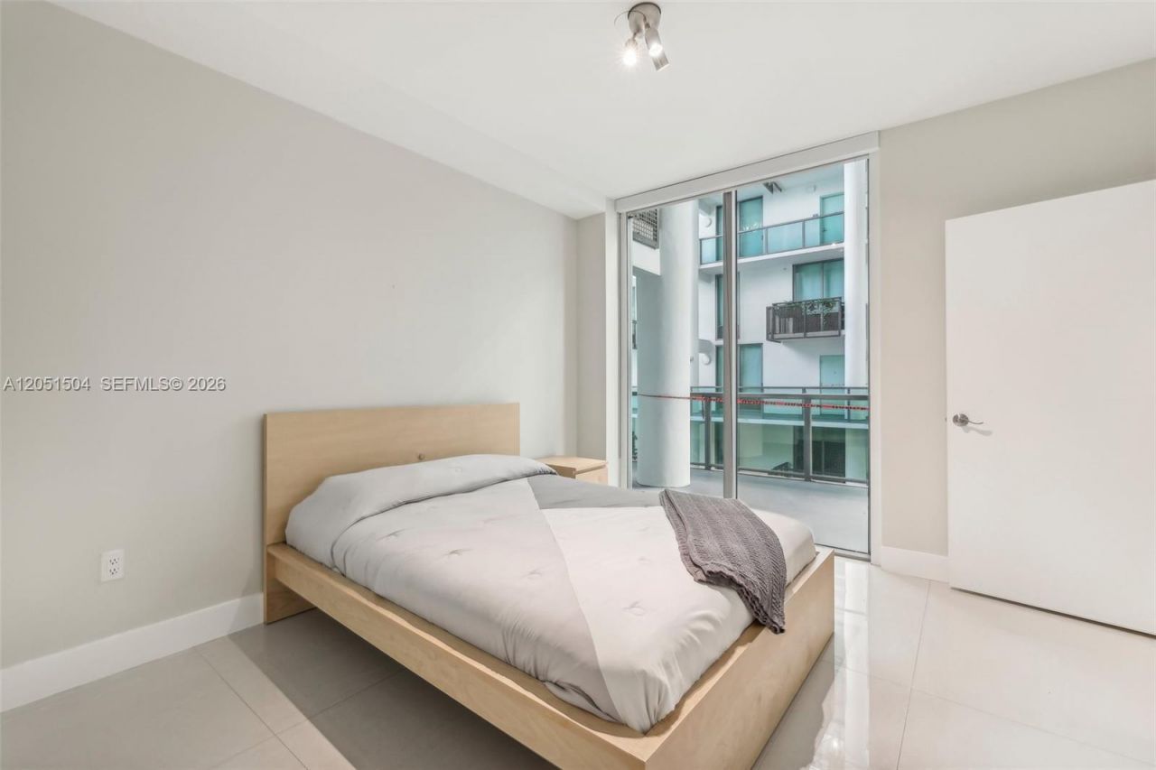 6000 Collins Ave , Unit 306, Miami Beach, FL 33140 Photo