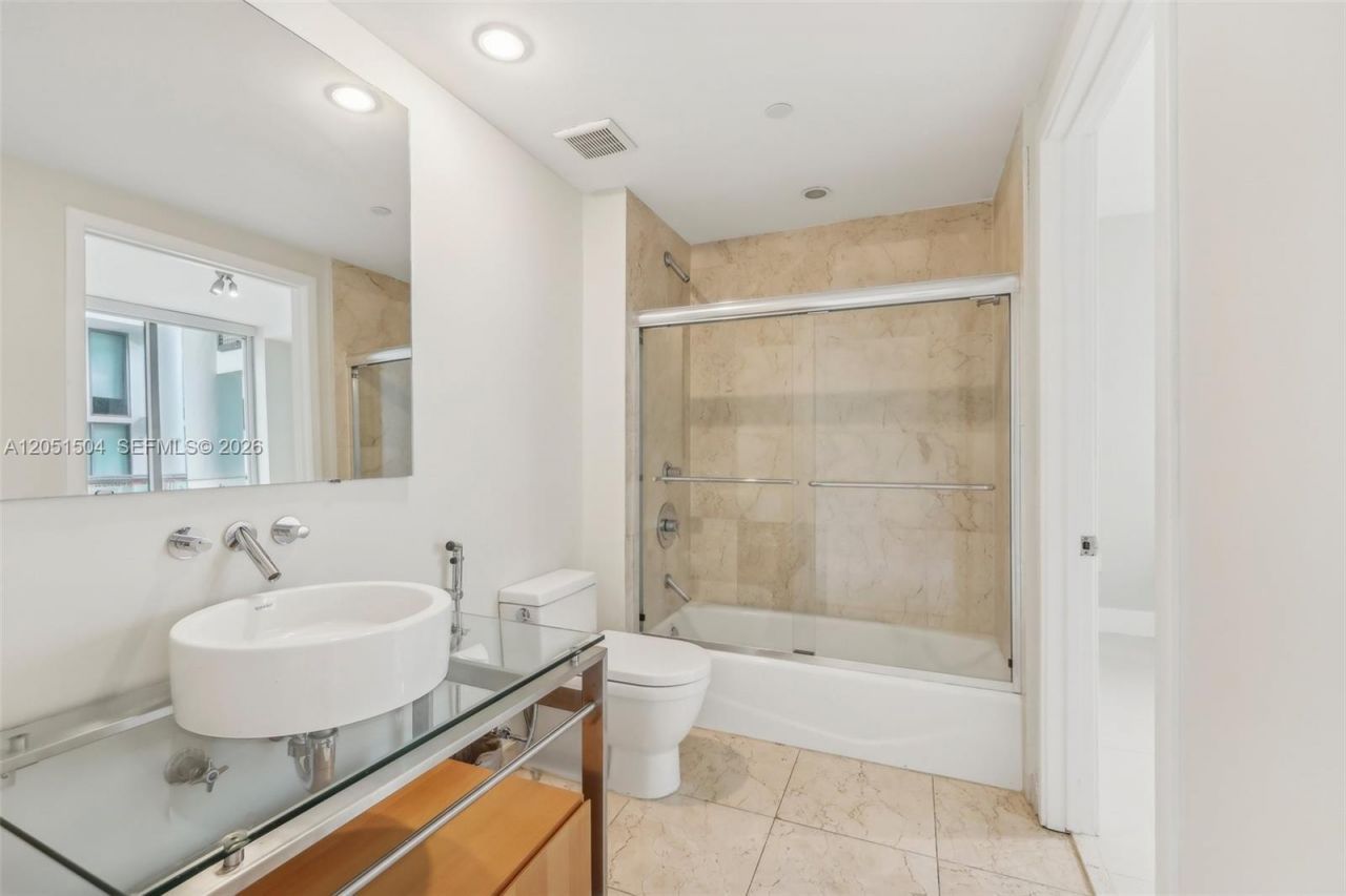 6000 Collins Ave , Unit 306, Miami Beach, FL 33140 Photo