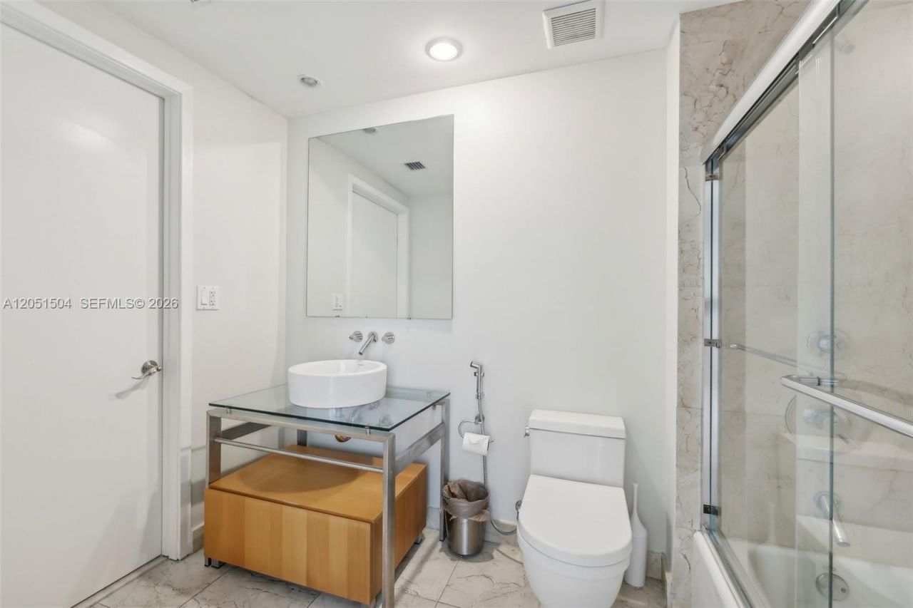 6000 Collins Ave , Unit 306, Miami Beach, FL 33140 Photo