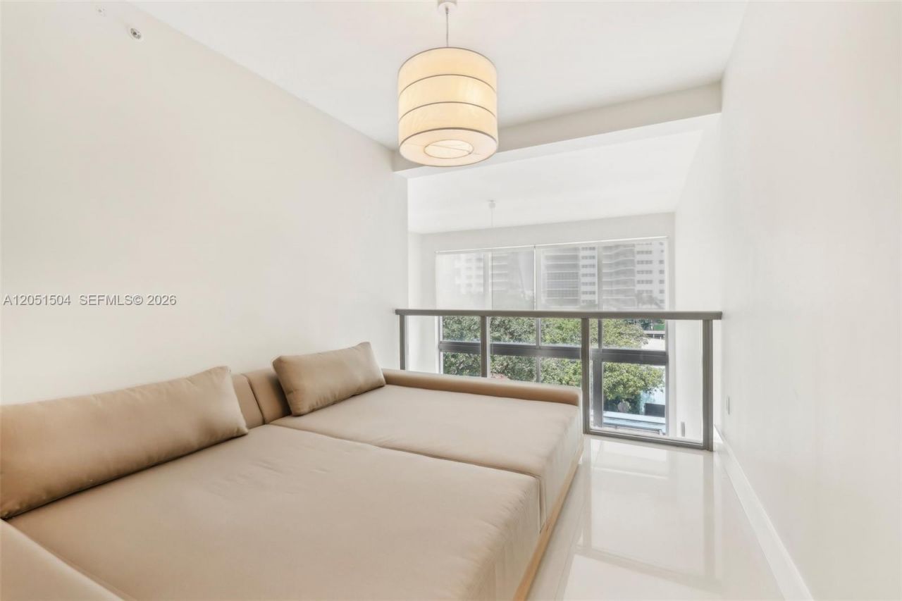 6000 Collins Ave , Unit 306, Miami Beach, FL 33140 Photo