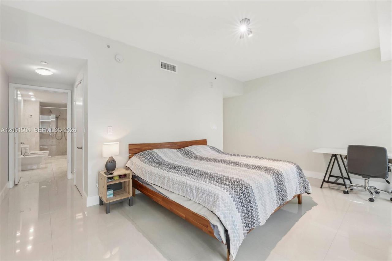 6000 Collins Ave , Unit 306, Miami Beach, FL 33140 Photo