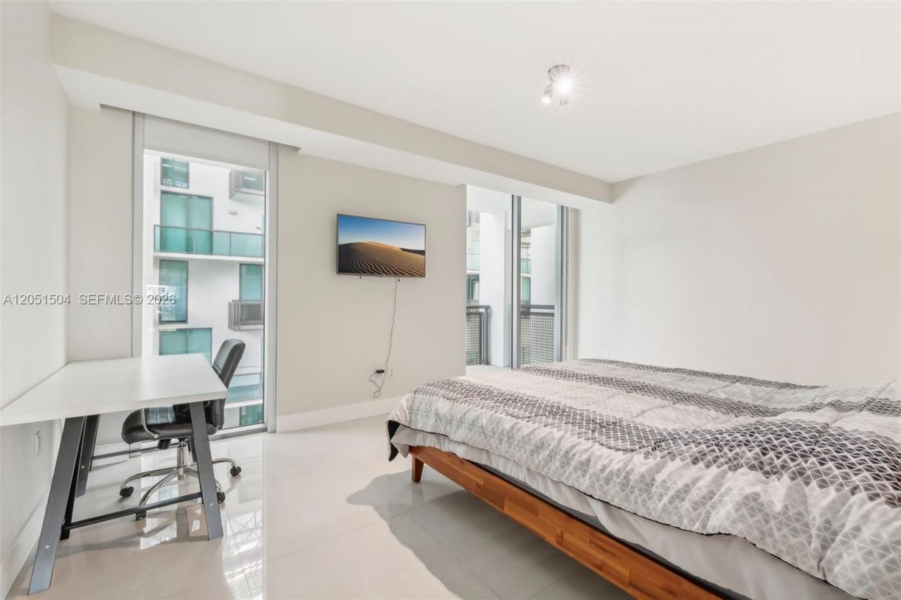 6000 Collins Ave , Unit 306, Miami Beach, FL 33140 Photo