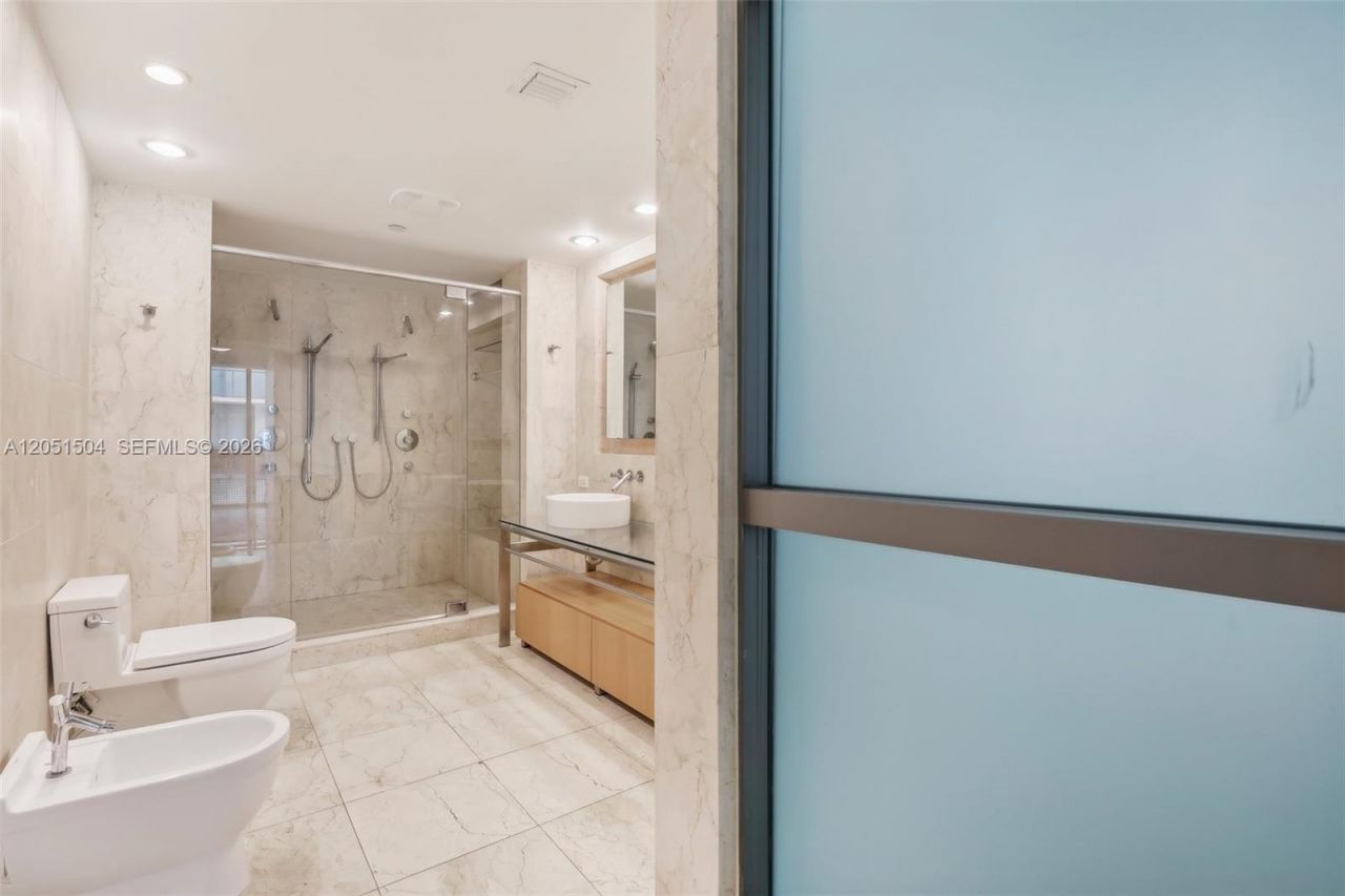 6000 Collins Ave , Unit 306, Miami Beach, FL 33140 Photo