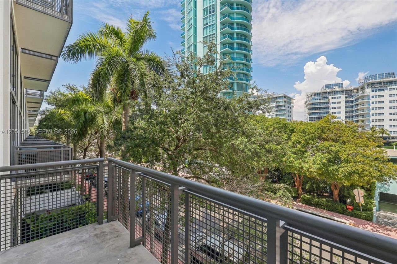 6000 Collins Ave , Unit 306, Miami Beach, FL 33140 Photo