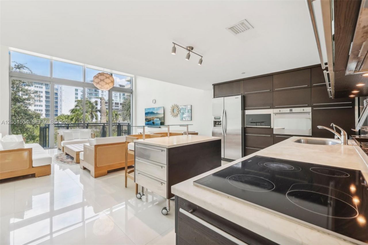 6000 Collins Ave , Unit 306, Miami Beach, FL 33140 Photo