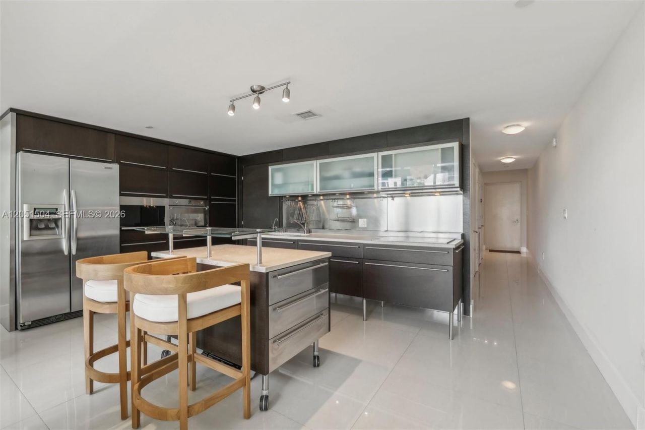 6000 Collins Ave , Unit 306, Miami Beach, FL 33140 Photo