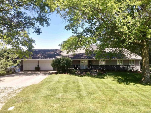 5218 CREST DR, Cherokee, IA 51012