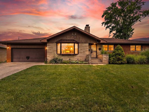 240 E 78th Avenue , Merrillville, IN 46410