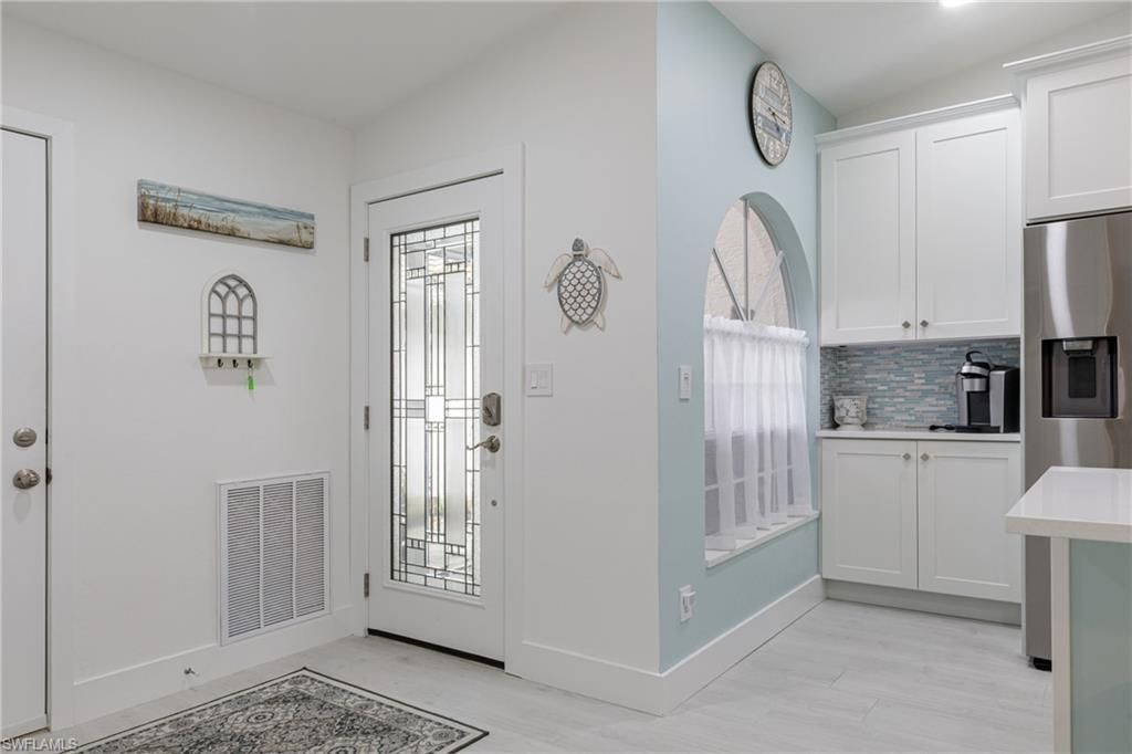 8654 Mustang Dr, Unit 8, Naples, FL 34113 Photo