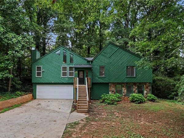 5182 Manitou Way , Stone Mountain, GA 30087