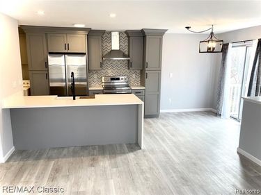 337 Neptune Drive, Walled Lake, MI 48390