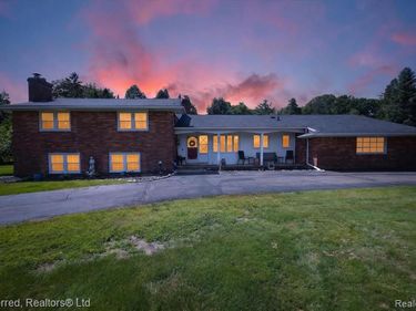 22519 Woodrising Lane, Farmington Hills, MI 48335