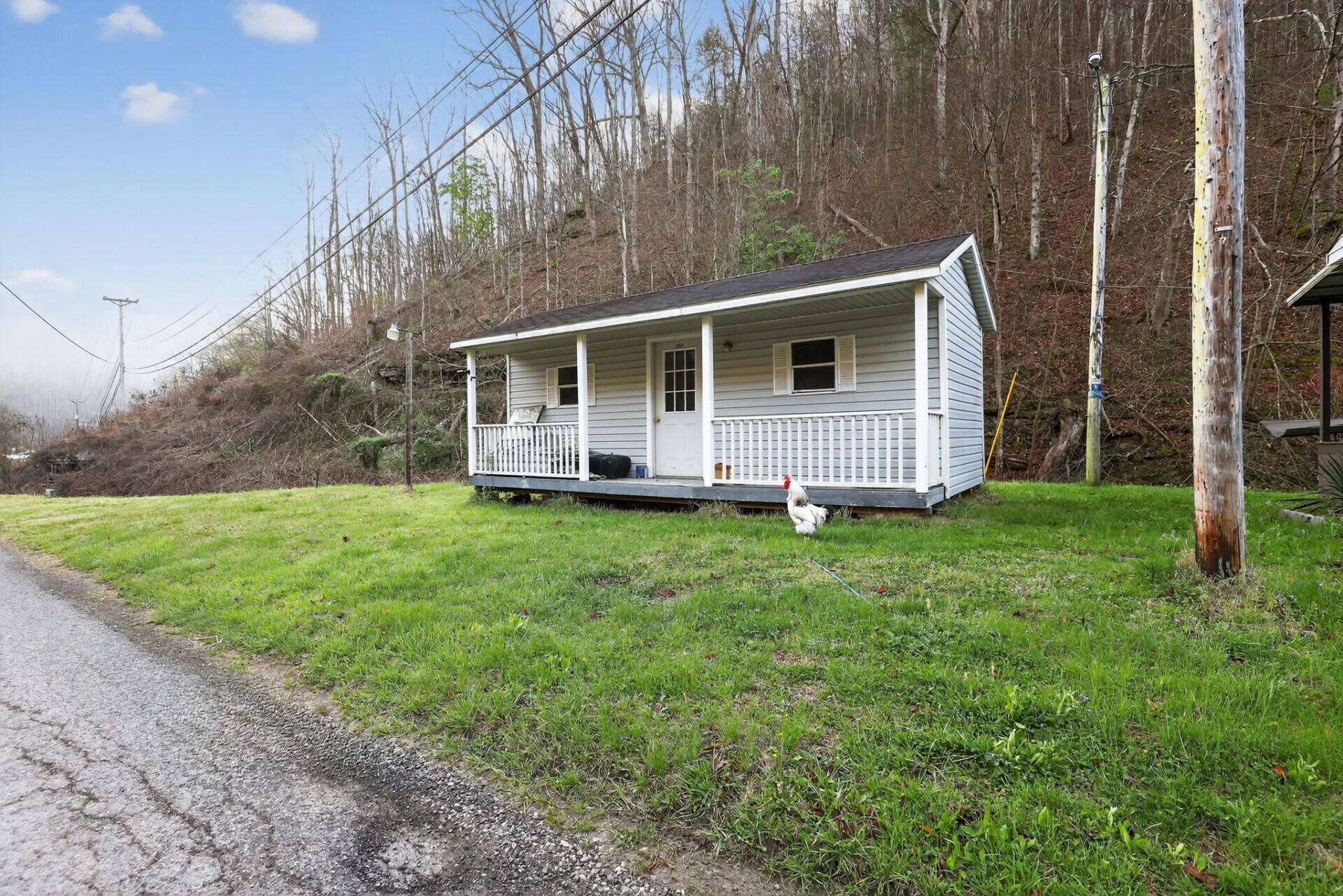 179 Big Card Road, Mouthcard, KY 41548