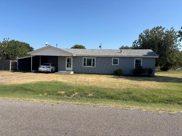 722 E 8th Street, Olustee, OK 73560