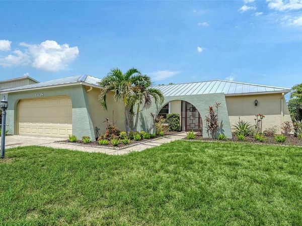 6618 EASTON DRIVE , SARASOTA, FL 34238
