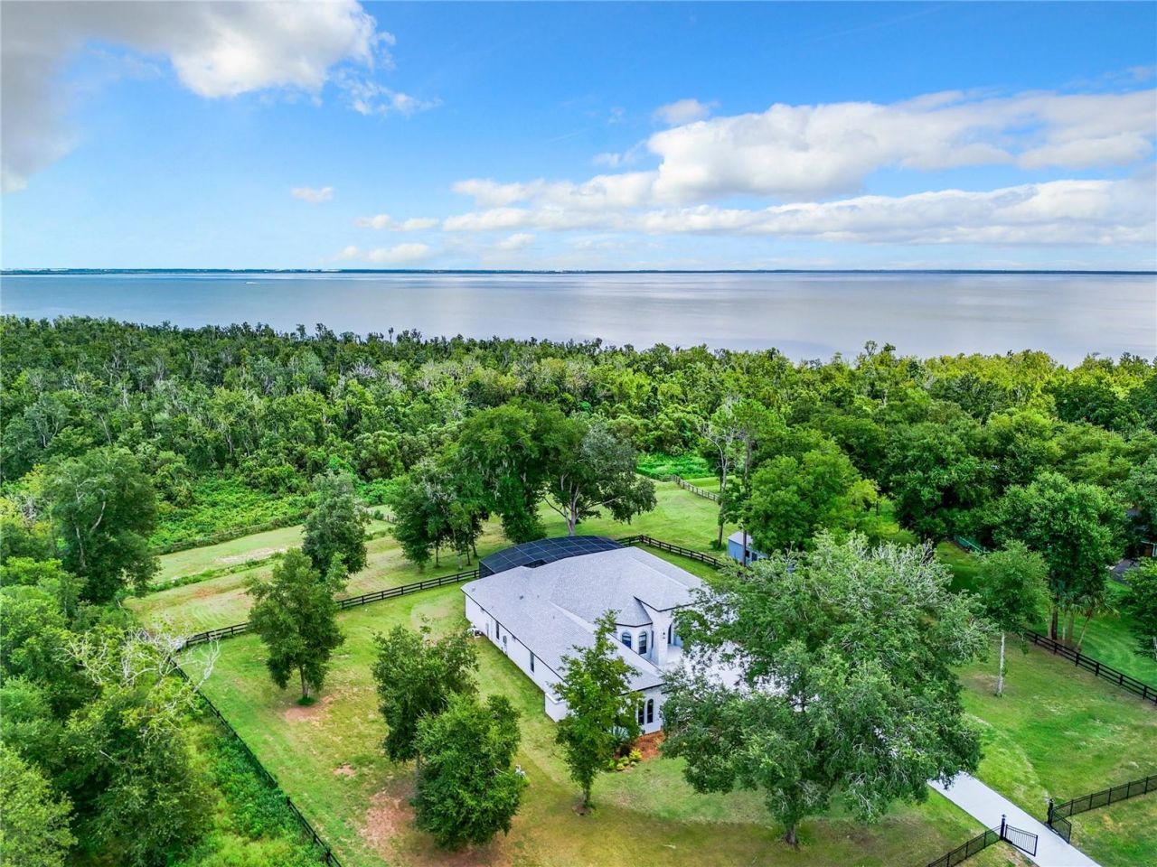 20404 Wolf Springs Court, Clermont, FL 34715 Photo