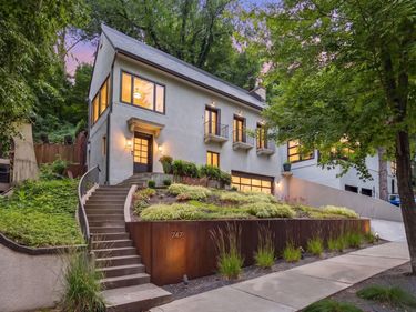 747 Kenwood Parkway, Minneapolis, MN 55403