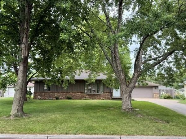 8633 Greenway Avenue S, Cottage Grove, MN 55016