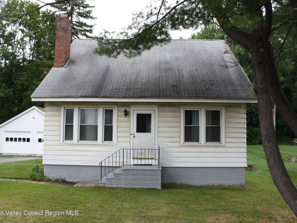 1534 Columbia Turnpike, Castleton, NY 12033