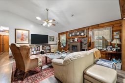 650 Cromwell Lane photo 4