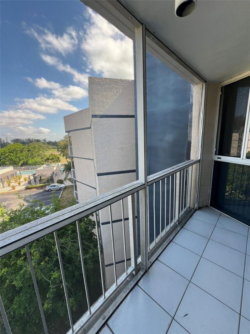 7035 NW 186th St , Unit D509, Hialeah, FL 33015 Photo