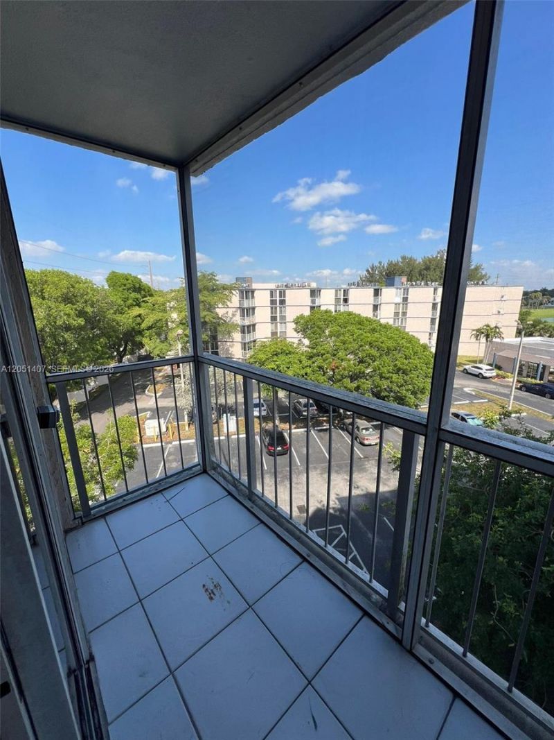 7035 NW 186th St , Unit D509, Hialeah, FL 33015 Photo