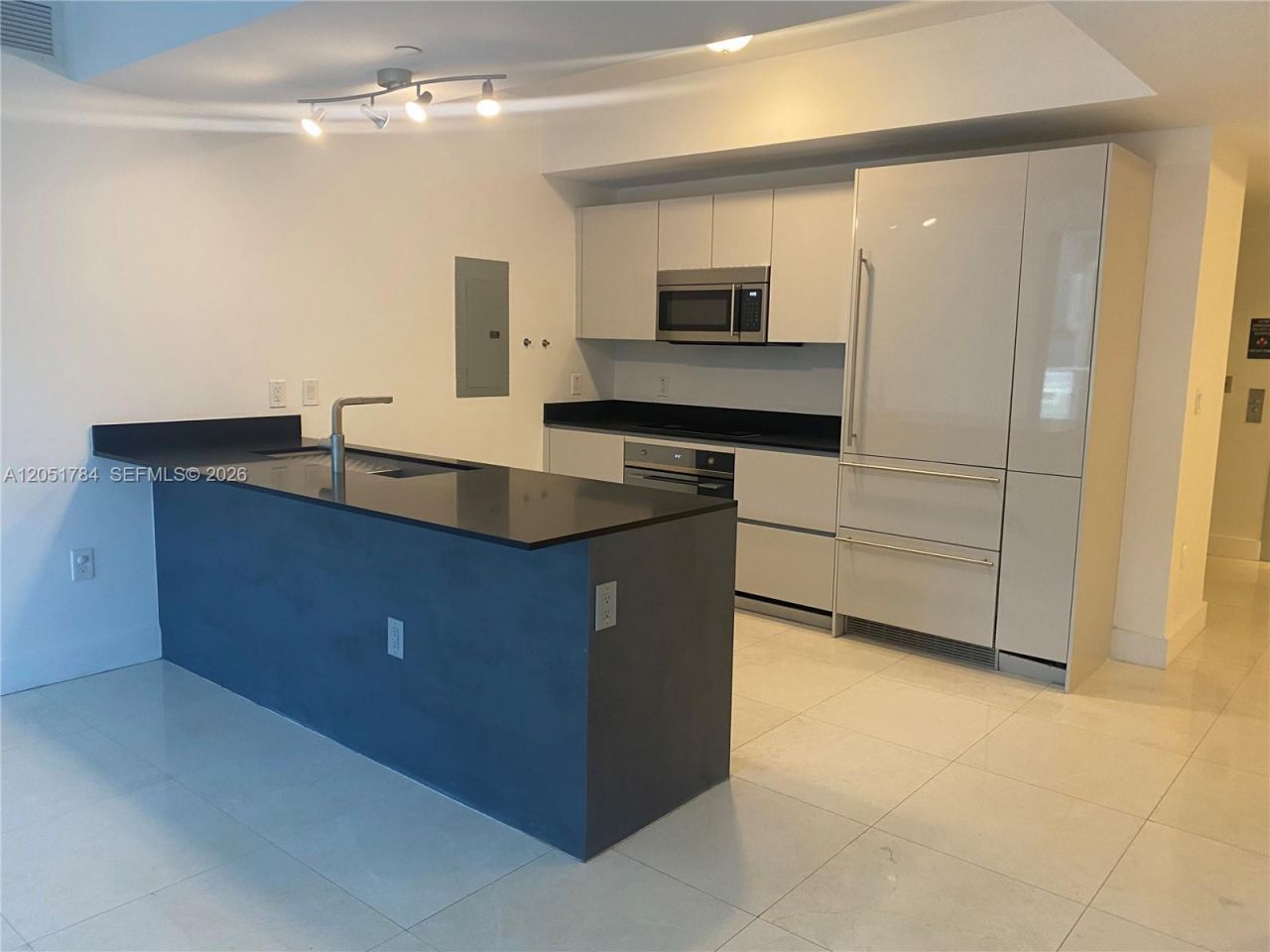 1010 Brickell Ave, Unit 1403, Miami, FL 33131 Photo