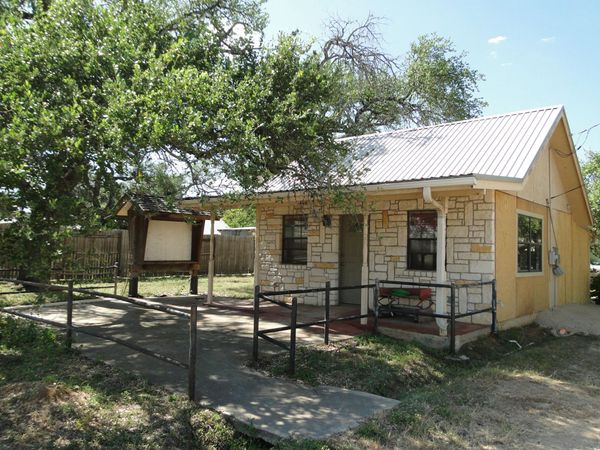 406 W Main ST, Johnson City, TX 78636