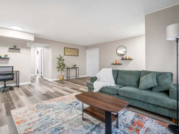 816 W Saint James Street, Unit 1E, Arlington Heights, IL 60005