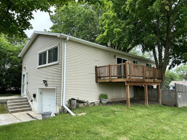 1010 Illinois Street , St. Charles, IL 60174