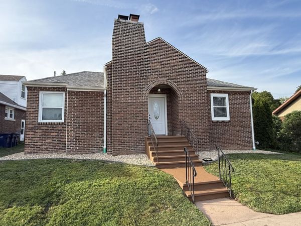 437 10th Place , Lasalle, IL 61301
