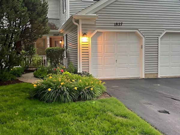 1827 Pebble Beach Circle, Elk Grove Village, IL 60007